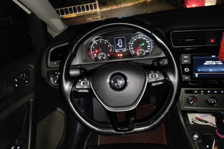 Used Volkswagen Golf 2014 1.4TSI Automatic Luxury Model Steering Wheel