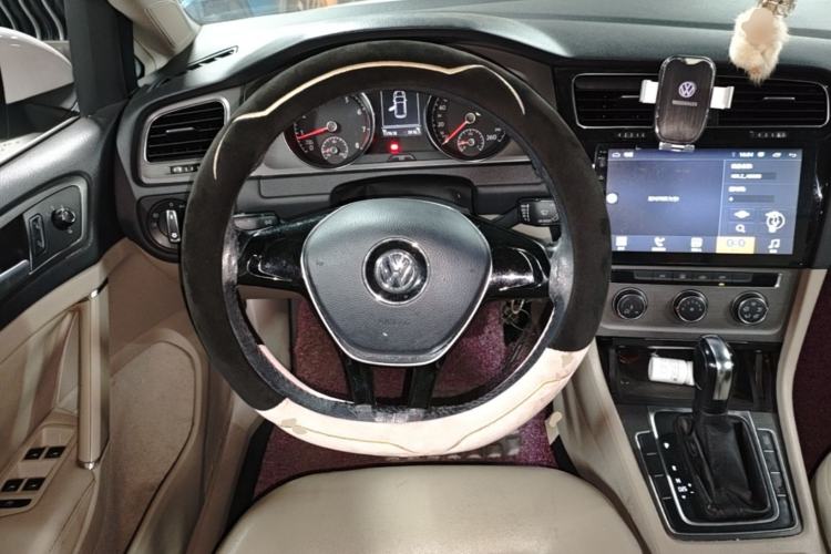Used Volkswagen Golf 2014 1.6L Automatic Comfort Model Steering Wheel