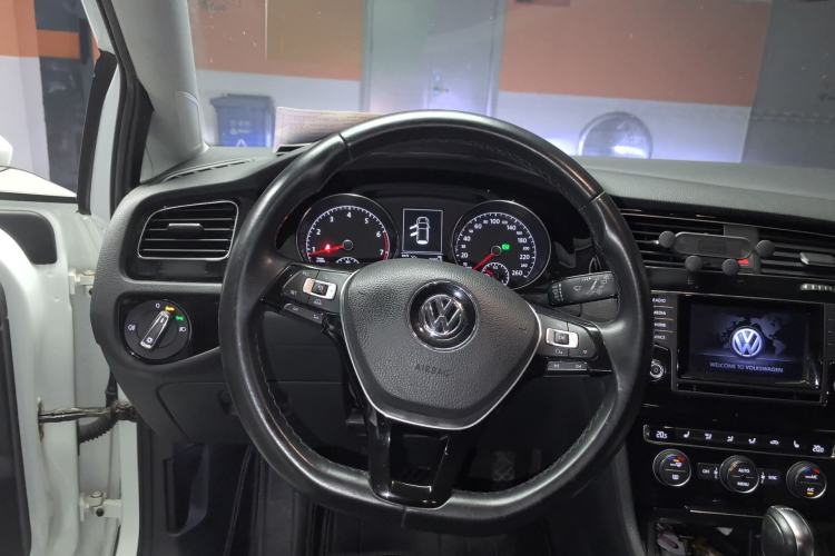 Used Volkswagen Golf 2014 1.4TSI Automatic Flagship Model Steering Wheel