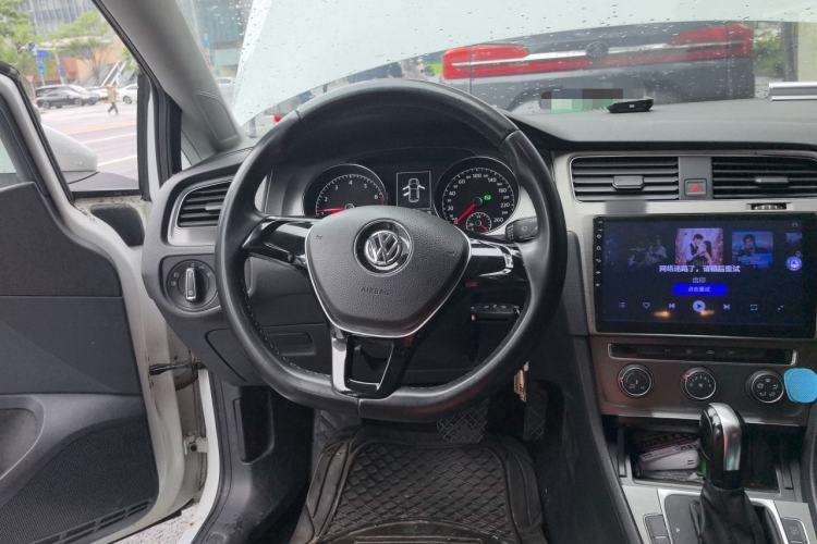 Used Volkswagen Golf 2014 1.6L Automatic Comfort Model Steering Wheel
