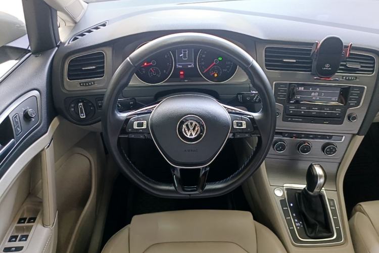 Used Volkswagen Golf 2014 1.4TSI Automatic Luxury Model Steering Wheel