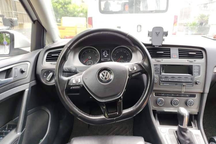 Used Volkswagen Golf 2014 1.4TSI Automatic Luxury Model Steering Wheel