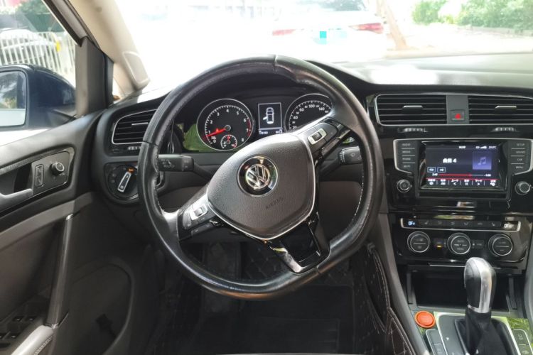 Used Volkswagen Golf 2014 1.4TSI Automatic Flagship Model Steering Wheel