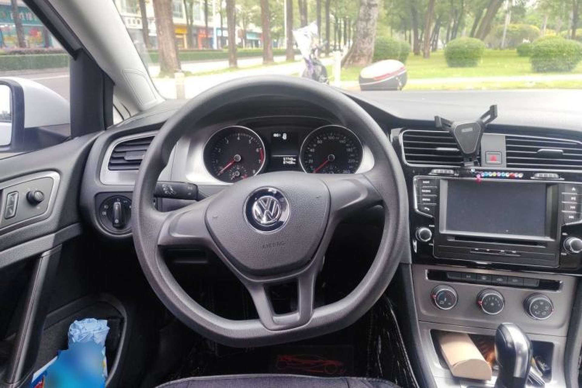 Used Volkswagen Golf 2014 1.6L Automatic Fashion Model Steering Wheel