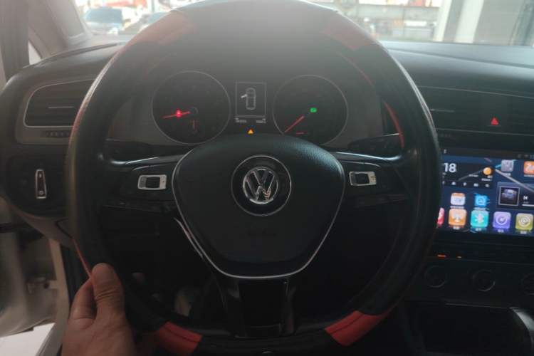 Used Volkswagen Golf 2014 1.4TSI Automatic Luxury Model Steering Wheel