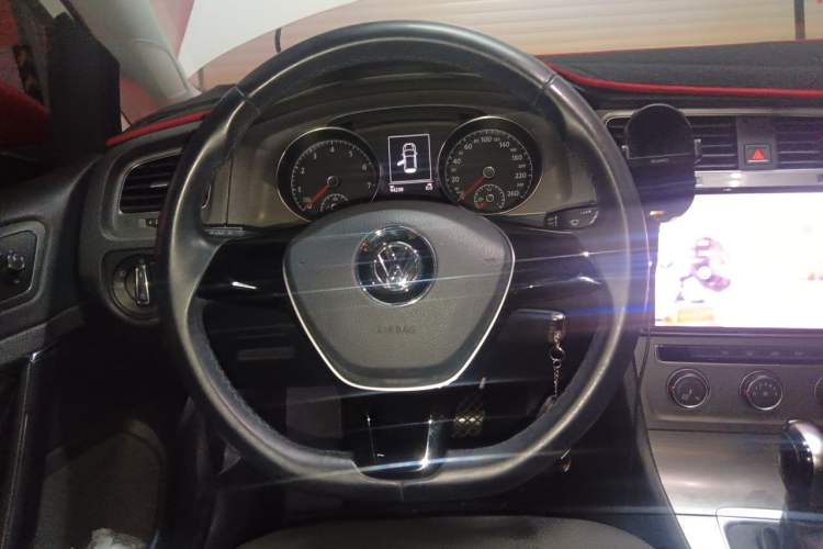 Used Volkswagen Golf 2014 1.6L Automatic Fashion Model Steering Wheel