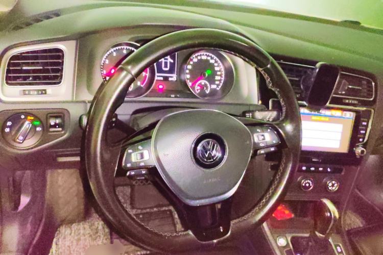 Used Volkswagen Golf 2014 1.4TSI Automatic Luxury Model Steering Wheel