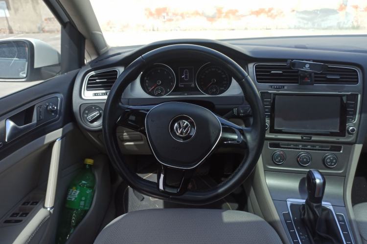 Used Volkswagen Golf 2014 1.6L Automatic Comfort Model Steering Wheel