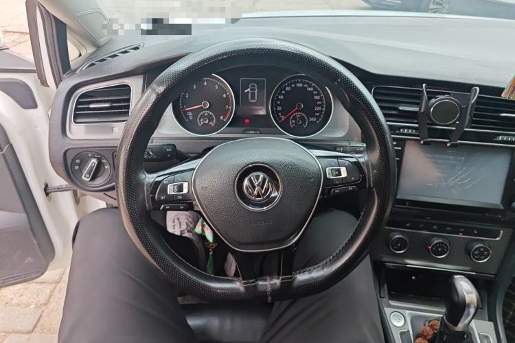 Used Volkswagen Golf 2014 1.4TSI Automatic Luxury Model Steering Wheel