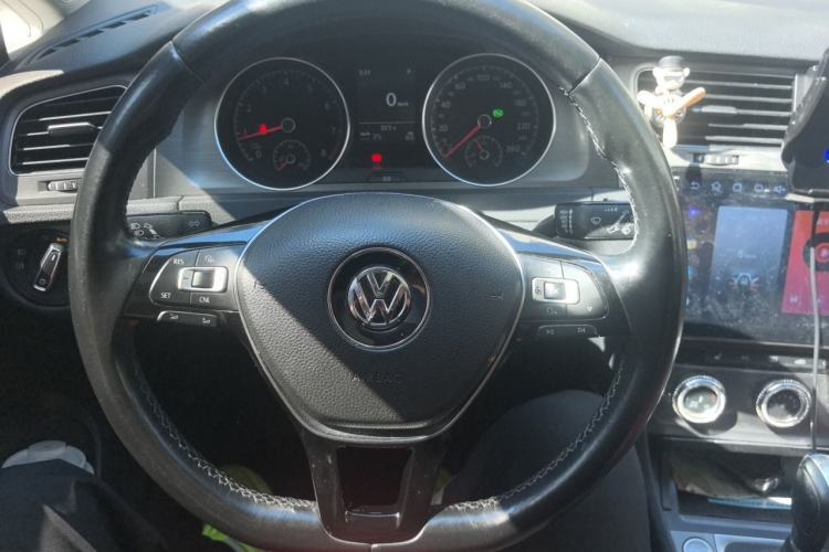Used Volkswagen Golf 2014 1.4TSI Automatic Luxury Model Steering Wheel
