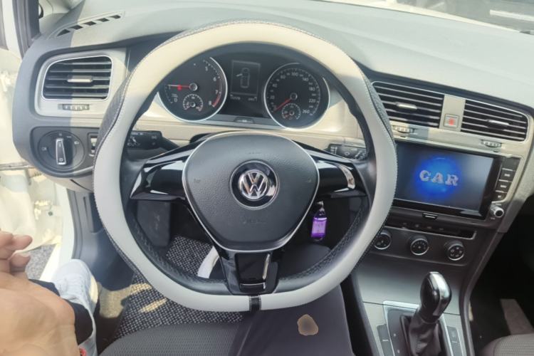 Used Volkswagen Golf 2014 1.6L Automatic Comfort Model Steering Wheel