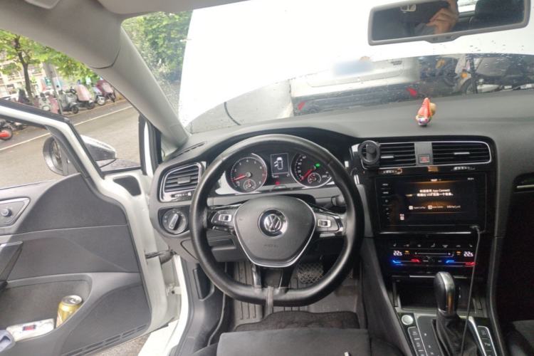 Used Volkswagen Golf 2014 1.4TSI Automatic Flagship Model Steering Wheel