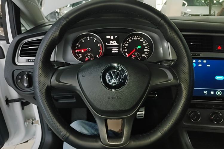 Used Volkswagen Golf 2014 1.6L Automatic Fashion Model Steering Wheel