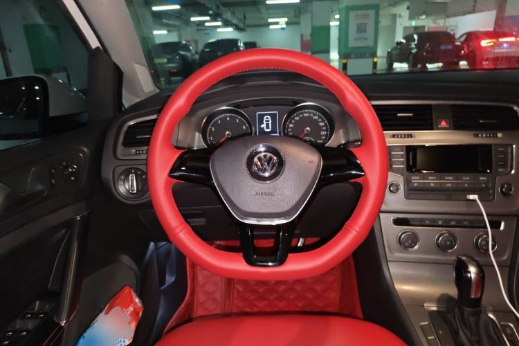 Used Volkswagen Golf 2014 1.6L Automatic Comfort Model Steering Wheel