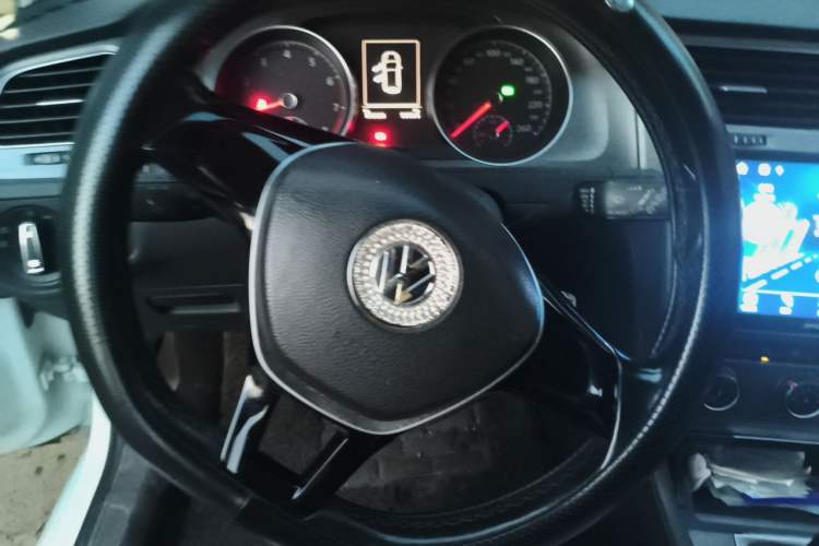 Used Volkswagen Golf 2014 1.6L Automatic Comfort Model Steering Wheel