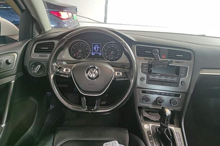 Used Volkswagen Golf 2014 1.4TSI Automatic Luxury Model Steering Wheel
