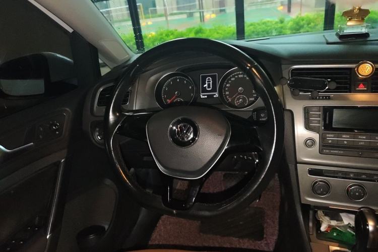Used Volkswagen Golf 2014 1.6L Automatic Comfort Model Steering Wheel