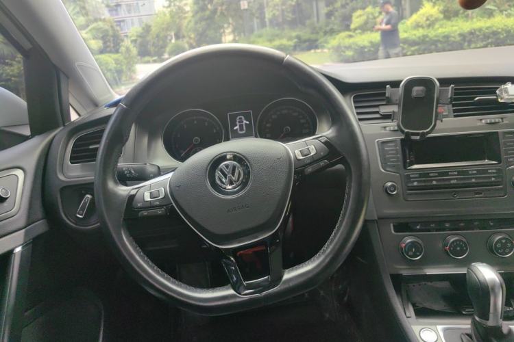 Used Volkswagen Golf 2014 1.4TSI Automatic Luxury Model Steering Wheel