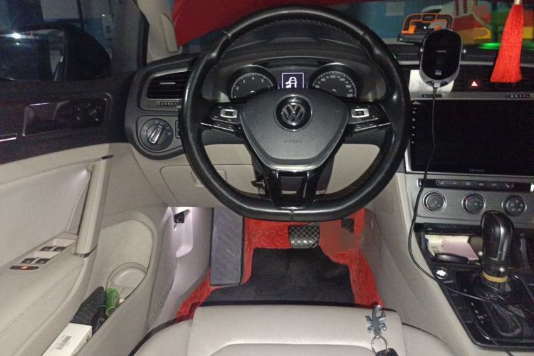 Used Volkswagen Golf 2014 1.4TSI Automatic Luxury Model Steering Wheel