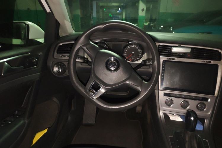 Used Volkswagen Golf 2014 1.6L Automatic Fashion Model Steering Wheel