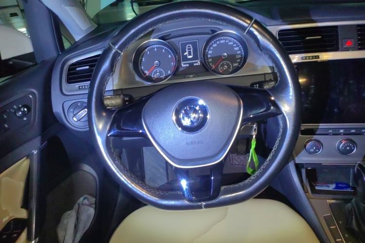 Used Volkswagen Golf 2014 1.6L Automatic Comfort Model Steering Wheel