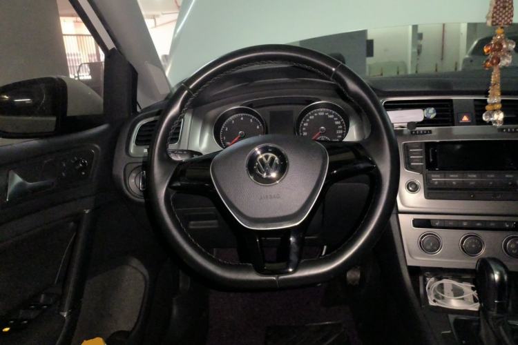 Used Volkswagen Golf 2014 1.6L Automatic Comfort Model Steering Wheel