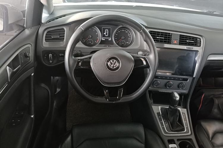 Used Volkswagen Golf 2014 1.6L Automatic Comfort Model Steering Wheel