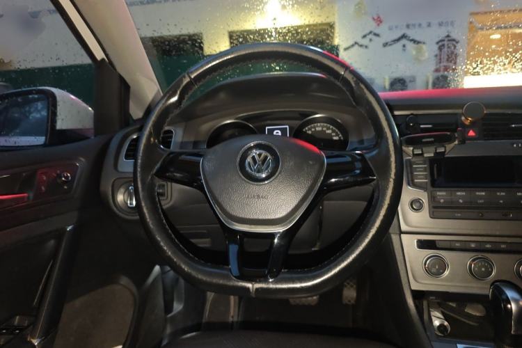 Used Volkswagen Golf 2014 1.6L Automatic Comfort Model Steering Wheel
