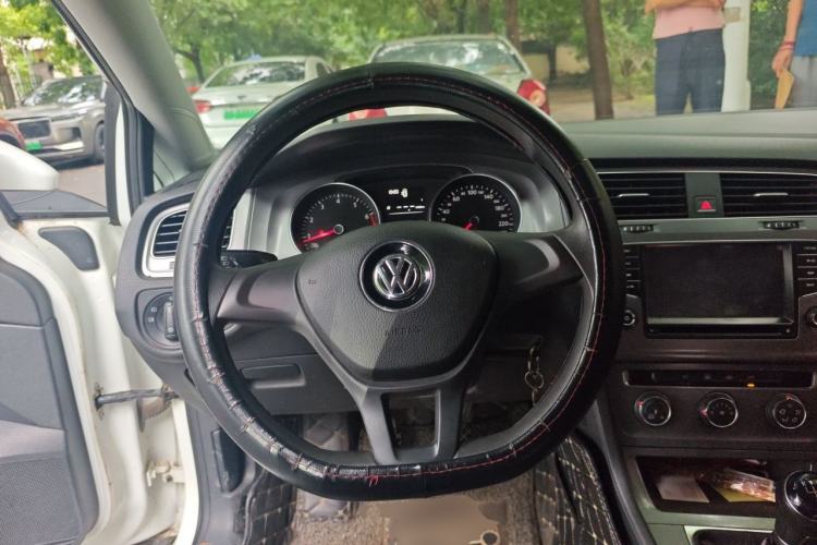 Used Volkswagen Golf 2014 1.6L Manual Fashion Edition Steering Wheel