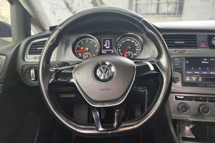 Used Volkswagen Golf 2014 1.4 TSI Manual Comfort Model Steering Wheel