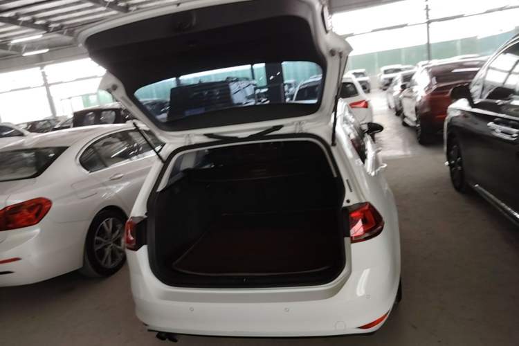 Used Volkswagen Golf 2014 1.4TSI Luxury Travel Edition Trunk