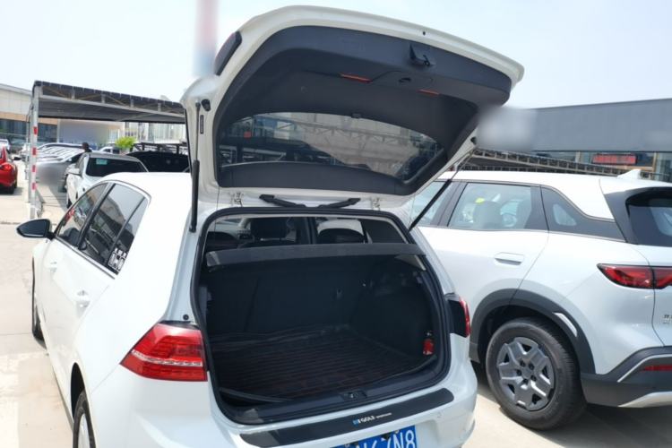 Used Volkswagen Golf 2014 1.6L Automatic Fashion Model Trunk