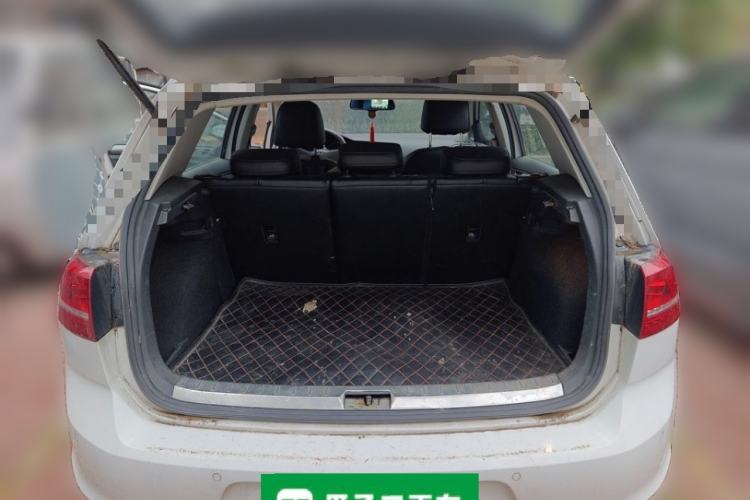 Used Volkswagen Golf 2014 1.6L Manual Fashion Edition Trunk