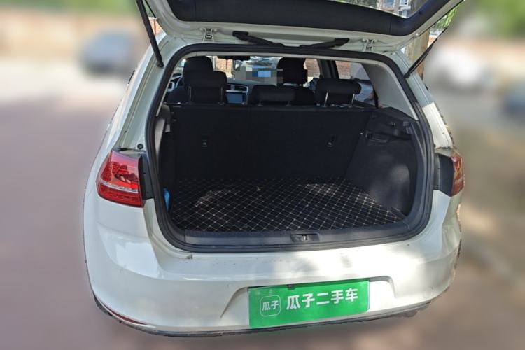 Used Volkswagen Golf 2014 1.6L Manual Fashion Edition Trunk