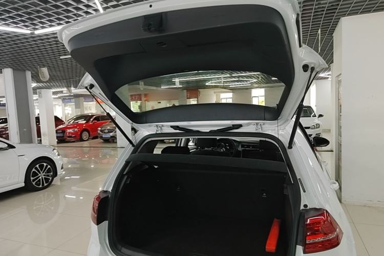 Used Volkswagen Golf 2014 1.6L Automatic Fashion Model Trunk