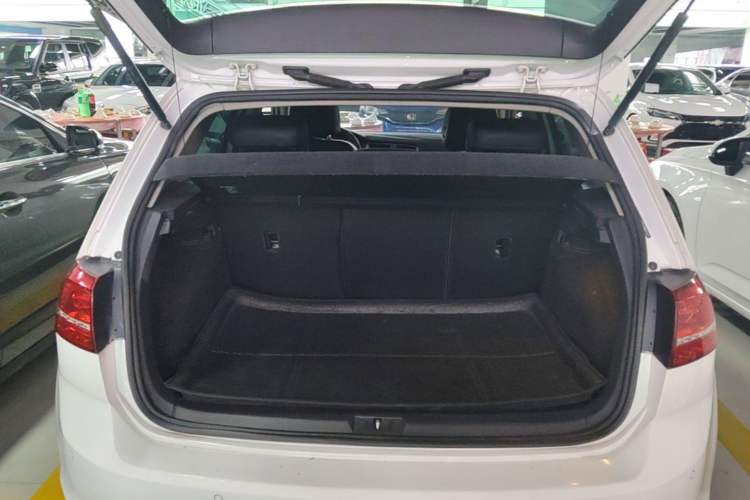 Used Volkswagen Golf 2014 1.6L Automatic Comfort Model Trunk