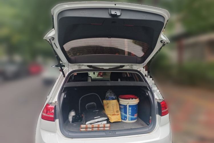 Used Volkswagen Golf 2014 1.6L Manual Fashion Edition Trunk