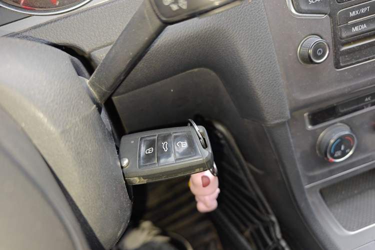Used Volkswagen Golf 2014 1.6L Manual Fashion Edition Vehicle Key