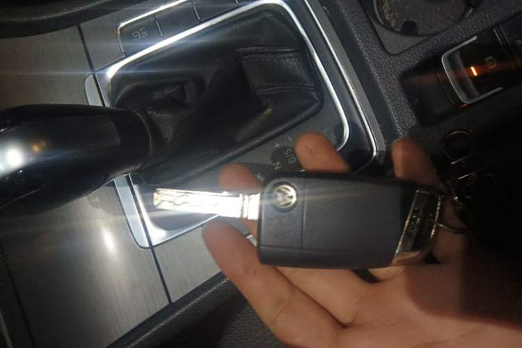 Used Volkswagen Golf 2014 1.6L Automatic Fashion Model Vehicle Key
