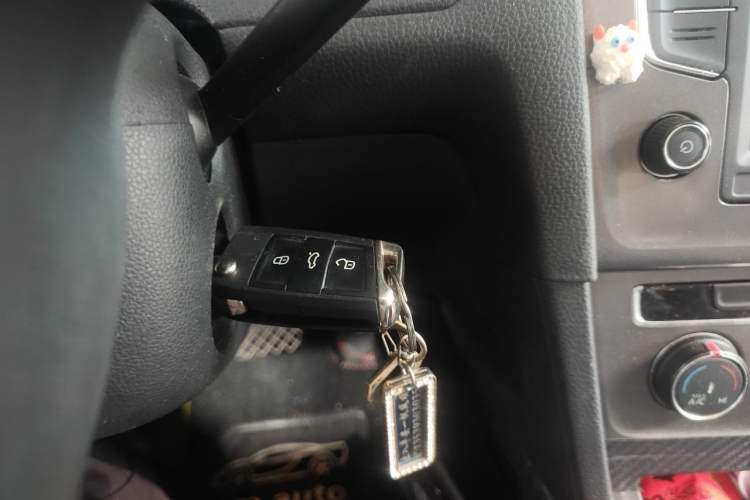 Used Volkswagen Golf 2014 1.6L Automatic Fashion Model Vehicle Key