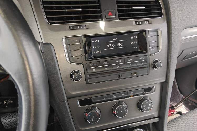 Used Volkswagen Golf 2014 1.4TSI Automatic Comfort Model Audio And AC Panel