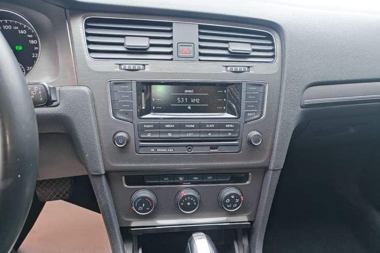 Used Volkswagen Golf 2014 1.4TSI Automatic Comfort Model Audio And AC Panel