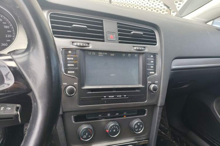 Used Volkswagen Golf 2014 1.4TSI Automatic Comfort Model Audio And AC Panel