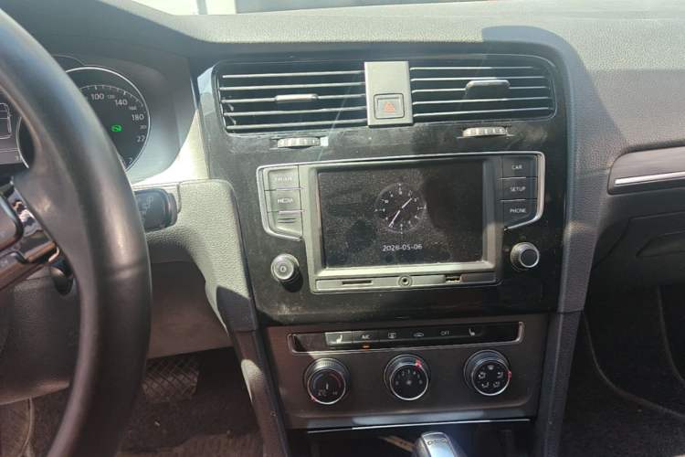 Used Volkswagen Golf 2014 1.4TSI Automatic Luxury Model Audio And AC Panel