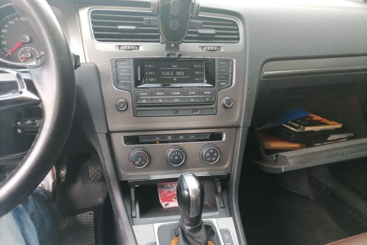 Used Volkswagen Golf 2014 1.4TSI Automatic Comfort Model Audio And AC Panel