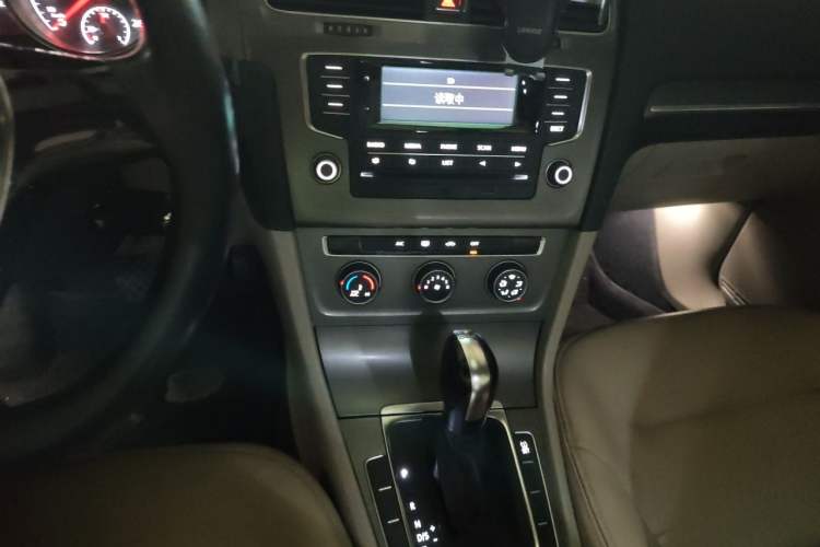 Used Volkswagen Golf 2014 1.4TSI Automatic Comfort Model Audio And AC Panel