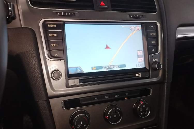 Used Volkswagen Golf 2014 1.4TSI Automatic Comfort Model Audio And AC Panel