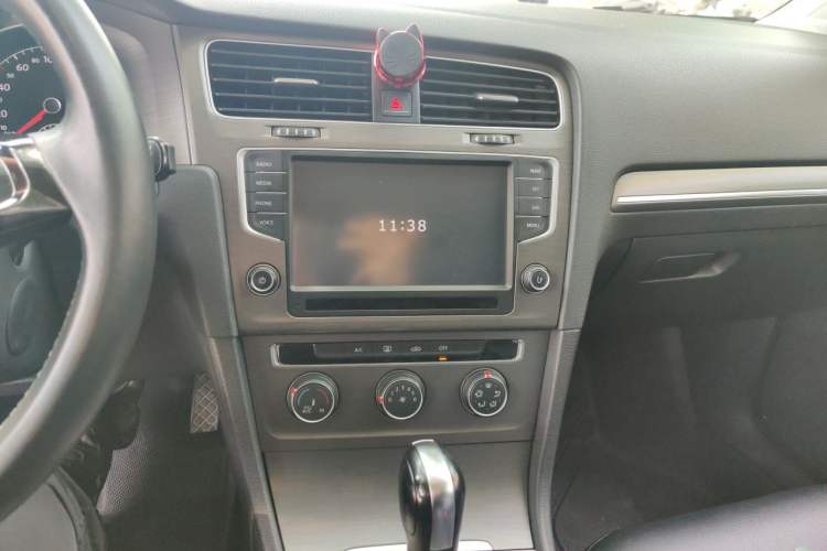 Used Volkswagen Golf 2014 1.6L Automatic Comfort Model Audio And AC Panel