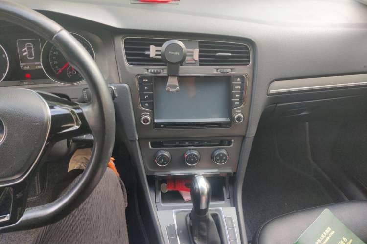 Used Volkswagen Golf 2014 1.4TSI Automatic Comfort Model Audio And AC Panel