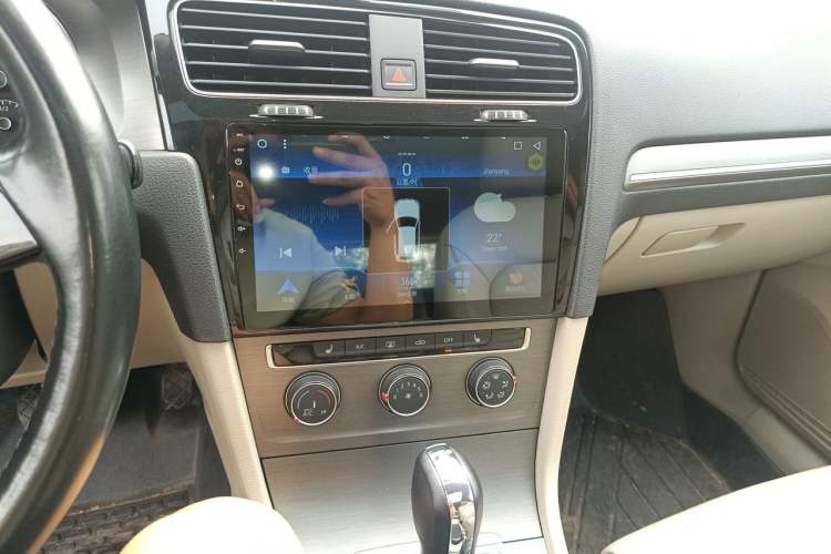Used Volkswagen Golf 2014 1.4TSI Automatic Luxury Model Audio And AC Panel
